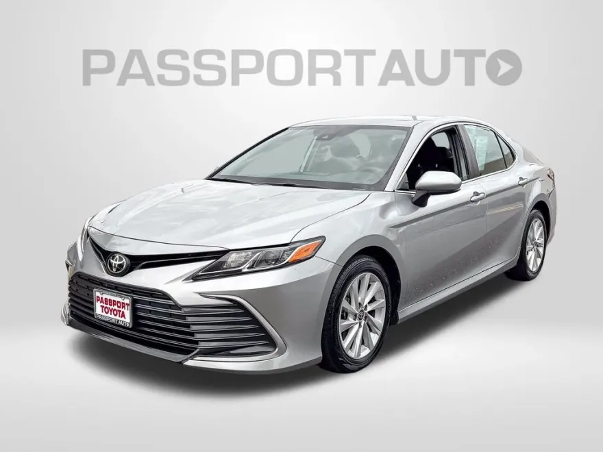 2023 Toyota Camry LE photo 1