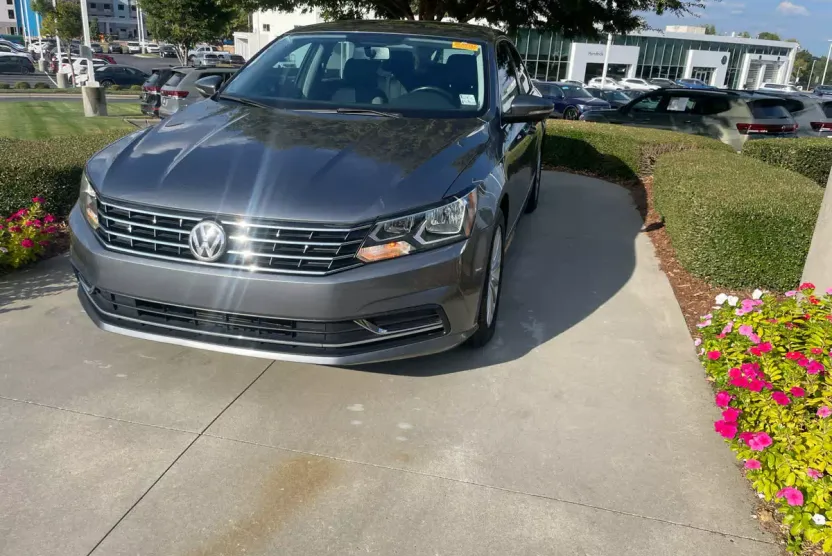 2017 Volkswagen Passat SE photo 1