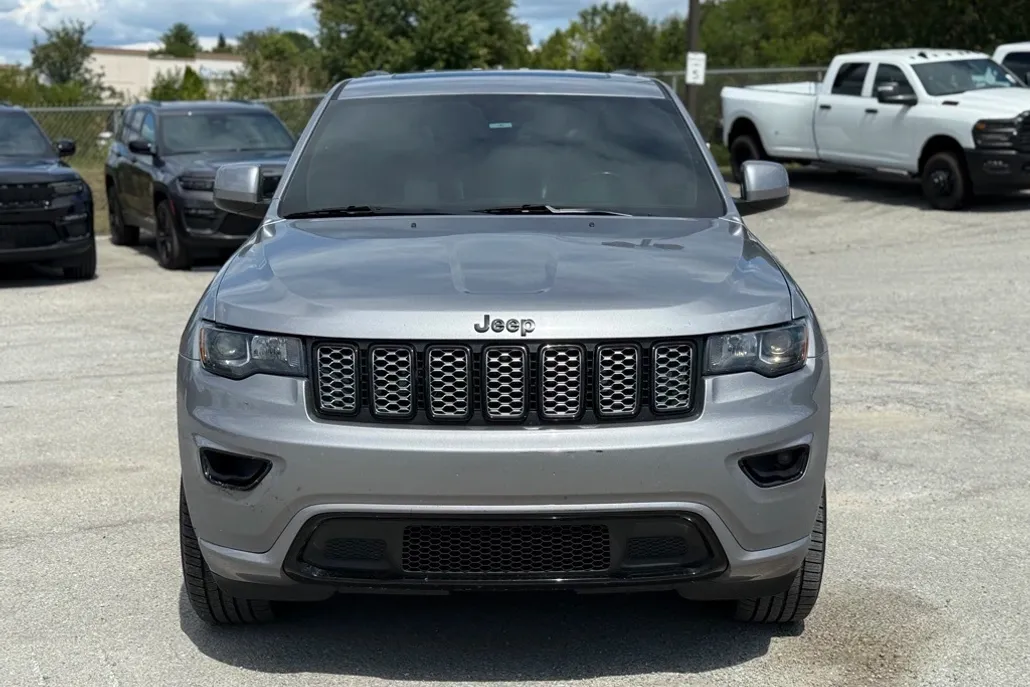 2019 Jeep Grand Cherokee Altitude photo 1