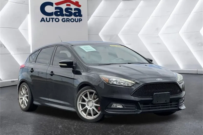 2017 Ford Focus ST photo 1