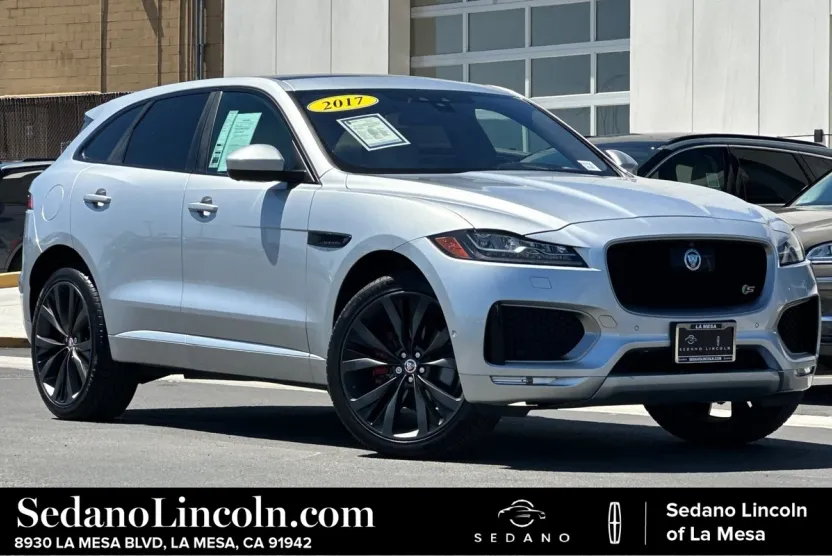 2017 Jaguar F-PACE First Edition photo 1