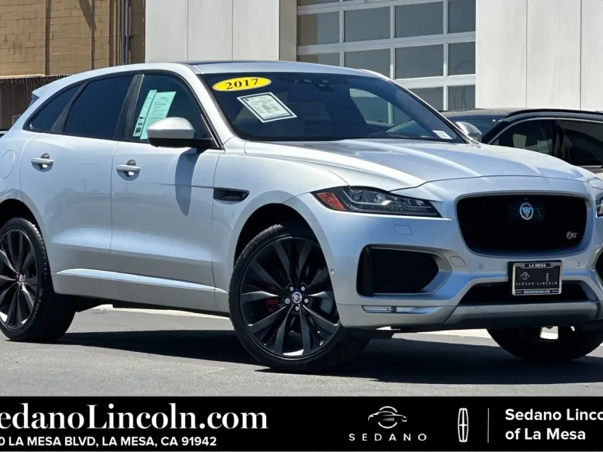 2017 Jaguar F-PACE First Edition photo 1