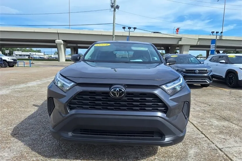 2024 Toyota RAV4 LE photo 1
