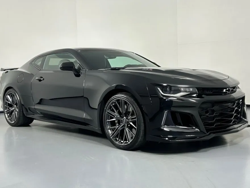 2021 Chevrolet Camaro ZL1 photo 1