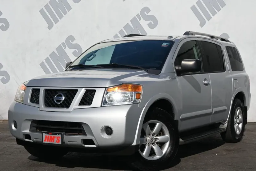 2015 Nissan Armada SV photo 1