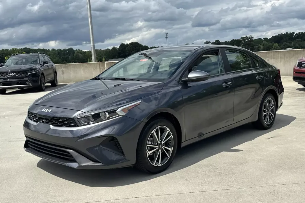 2023 Kia Forte LXS photo 1