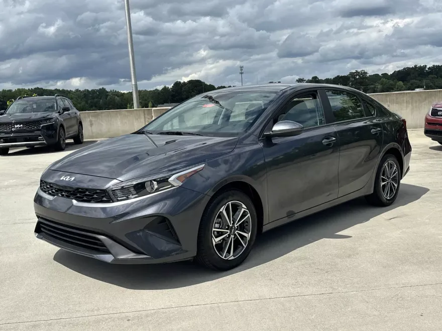 2023 Kia Forte LXS photo 1
