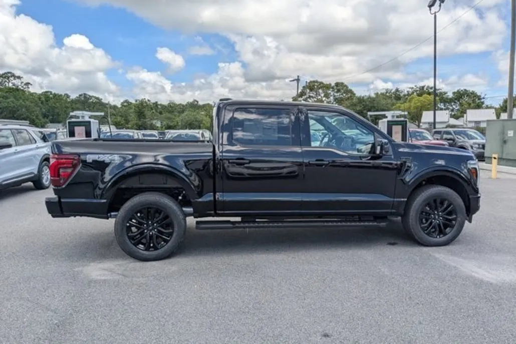 2025 Ford F-150 Lariat photo 1