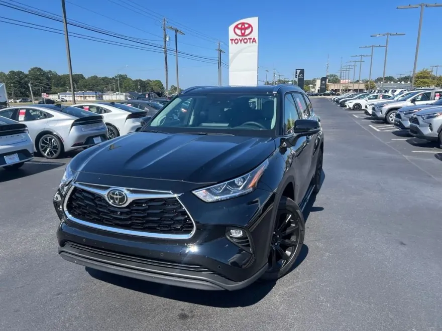 2025 Toyota Highlander Limited photo 1