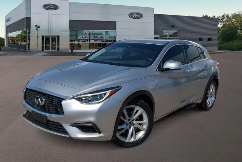 2018 Infiniti QX30 Luxury photo 1