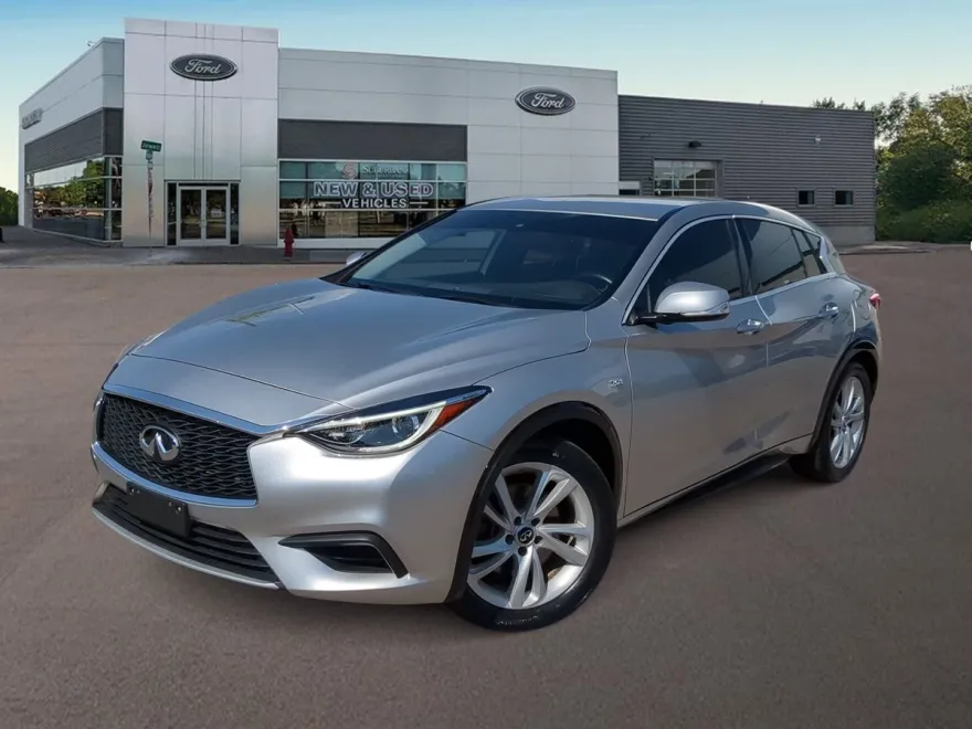 2018 Infiniti QX30 Luxury photo 1