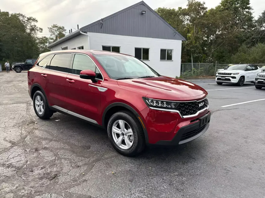 2023 Kia Sorento LX photo 1