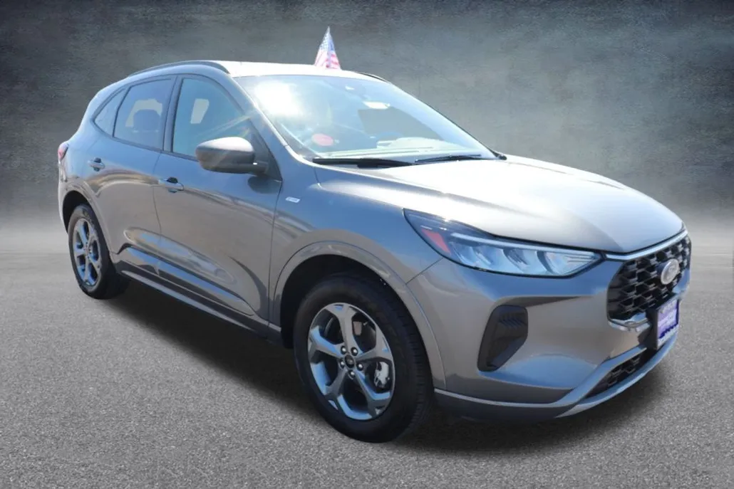 2024 Ford Escape ST-Line photo 1