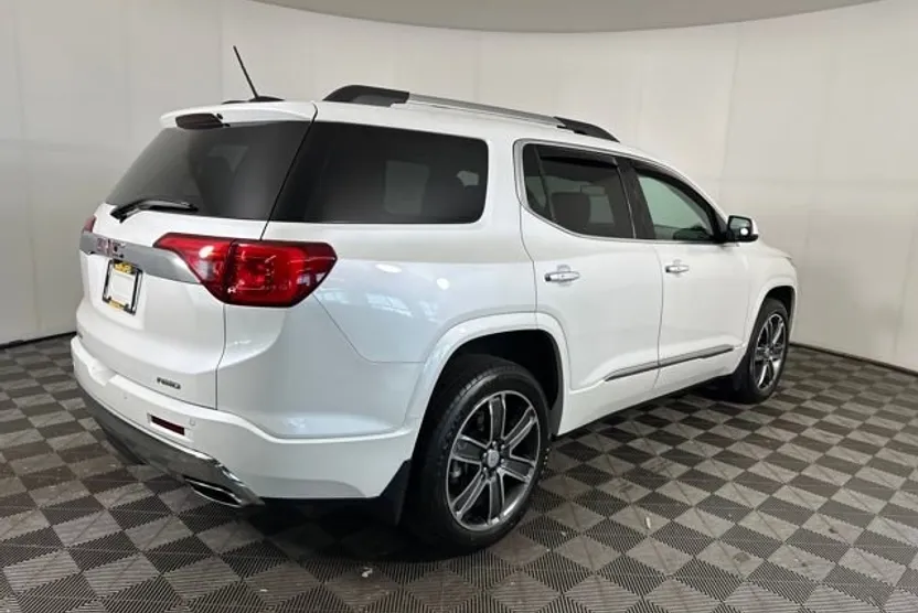2017 Gmc Acadia Denali photo 1