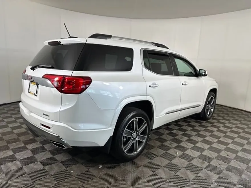 2017 Gmc Acadia Denali photo 1
