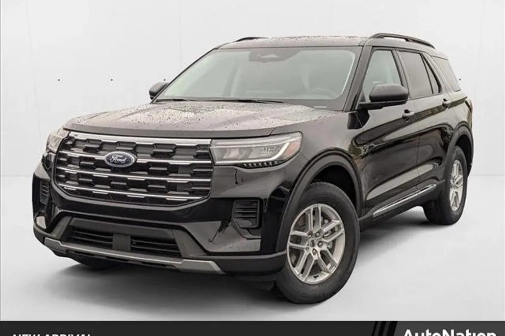 2025 Ford Explorer photo 1