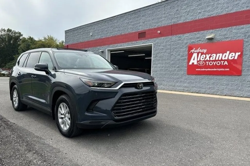 2025 Toyota Grand Highlander XLE photo 1