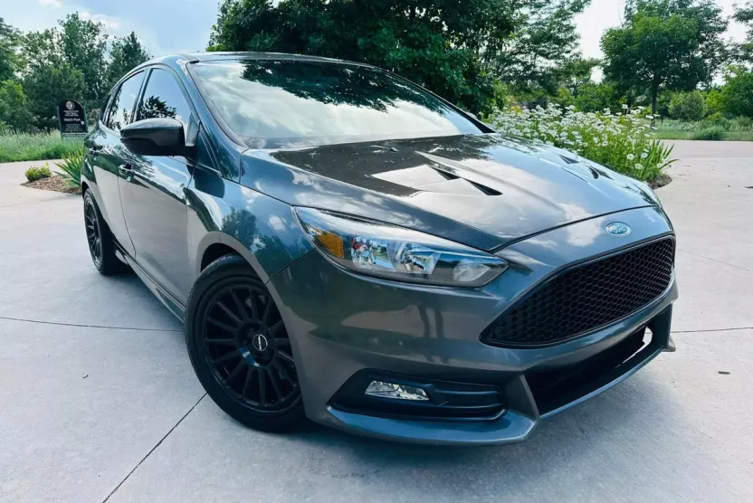2017 Ford Focus ST photo 1