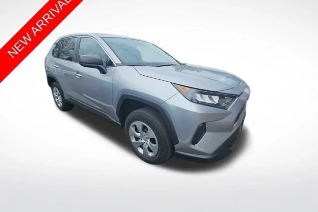 2022 Toyota RAV4 LE photo 1