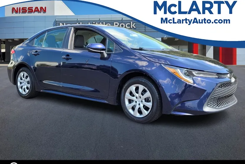2021 Toyota Corolla LE photo 1