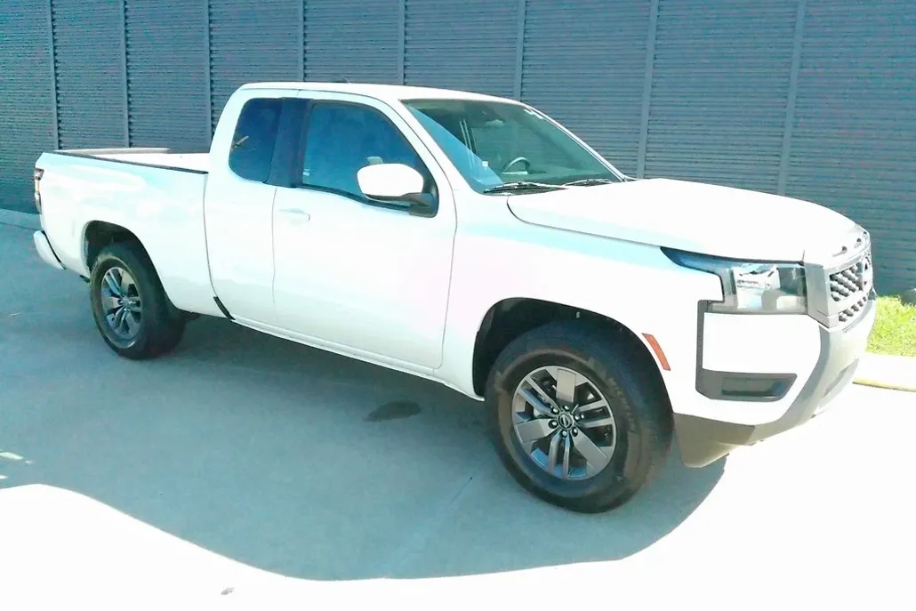 2025 Nissan Frontier SV photo 1