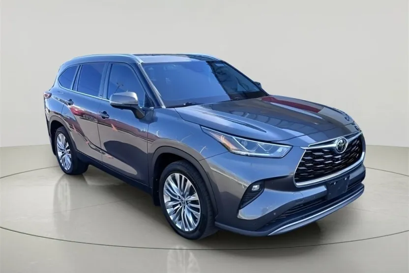 2023 Toyota Highlander Platinum photo 1