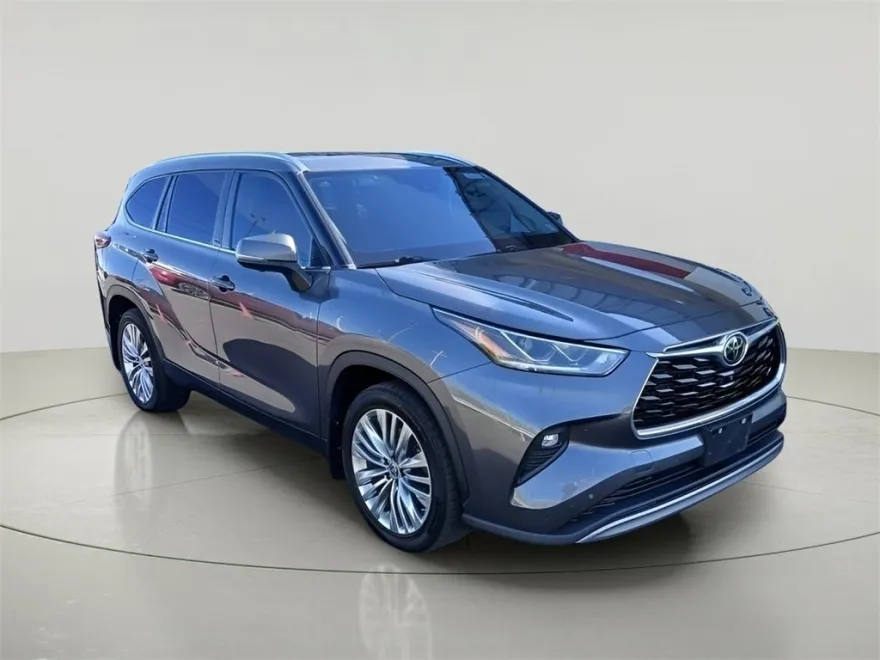 2023 Toyota Highlander Platinum photo 1