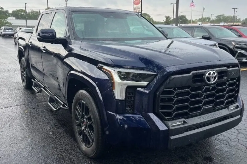 2022 Toyota Tundra SR5 CrewMax photo 1