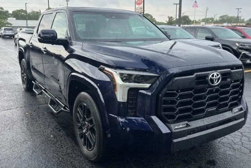 2022 Toyota Tundra SR5 CrewMax photo 1