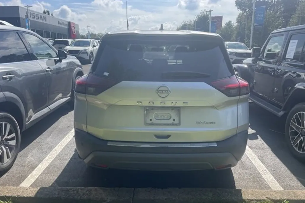 2022 Nissan Rogue SV photo 1