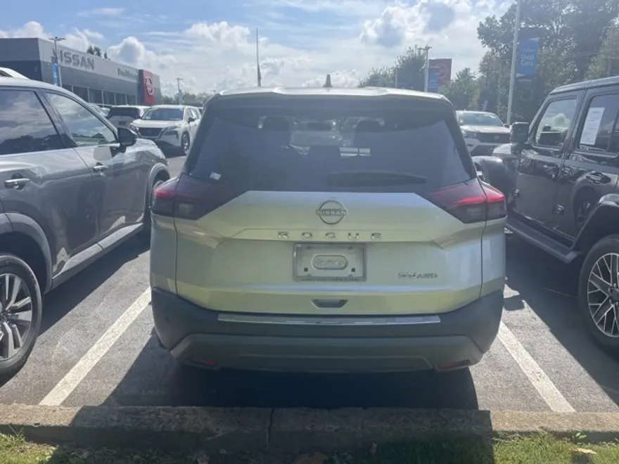 2022 Nissan Rogue SV photo 1
