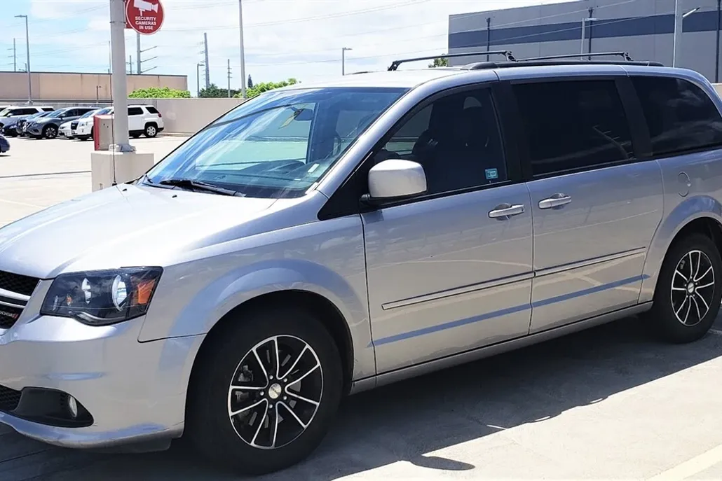 2016 Dodge Grand Caravan R/T photo 1