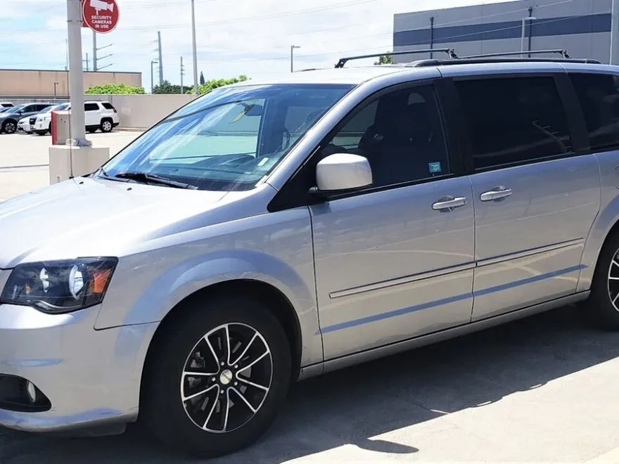 2016 Dodge Grand Caravan R/T photo 1