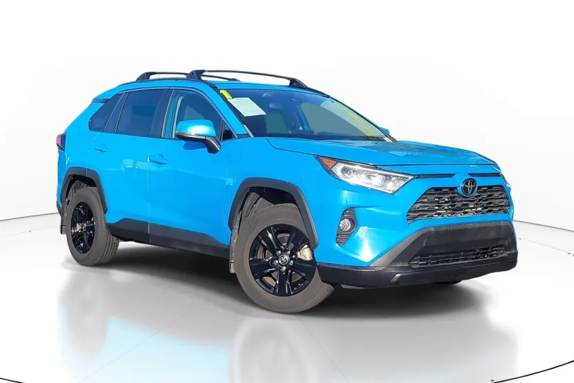 2021 Toyota RAV4 XLE photo 1