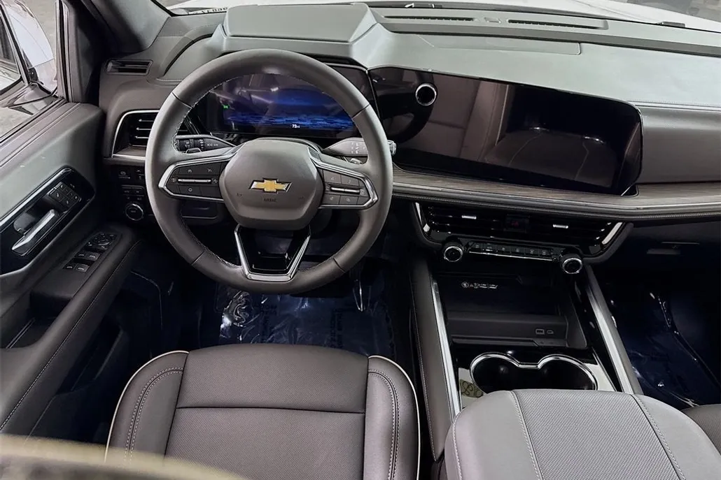 2025 Chevrolet Suburban Premier photo 1