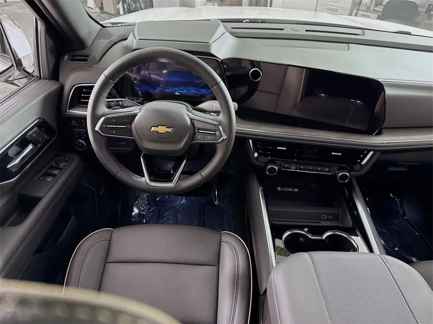 2025 Chevrolet Suburban Premier photo 1