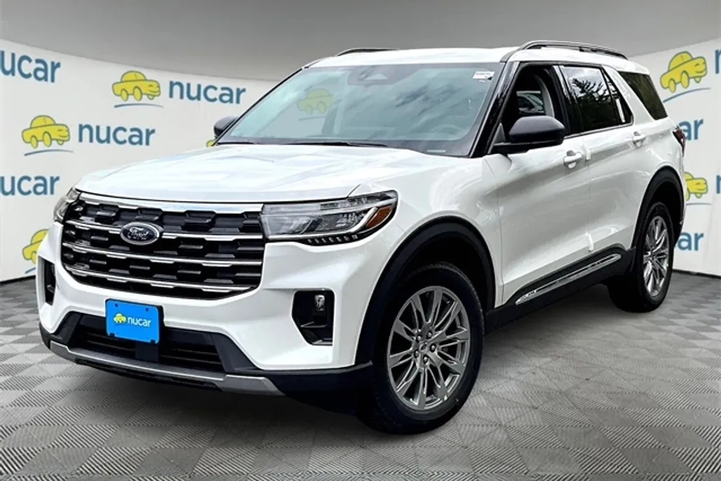 2025 Ford Explorer photo 1