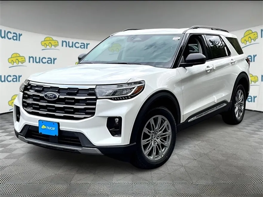 2025 Ford Explorer photo 1