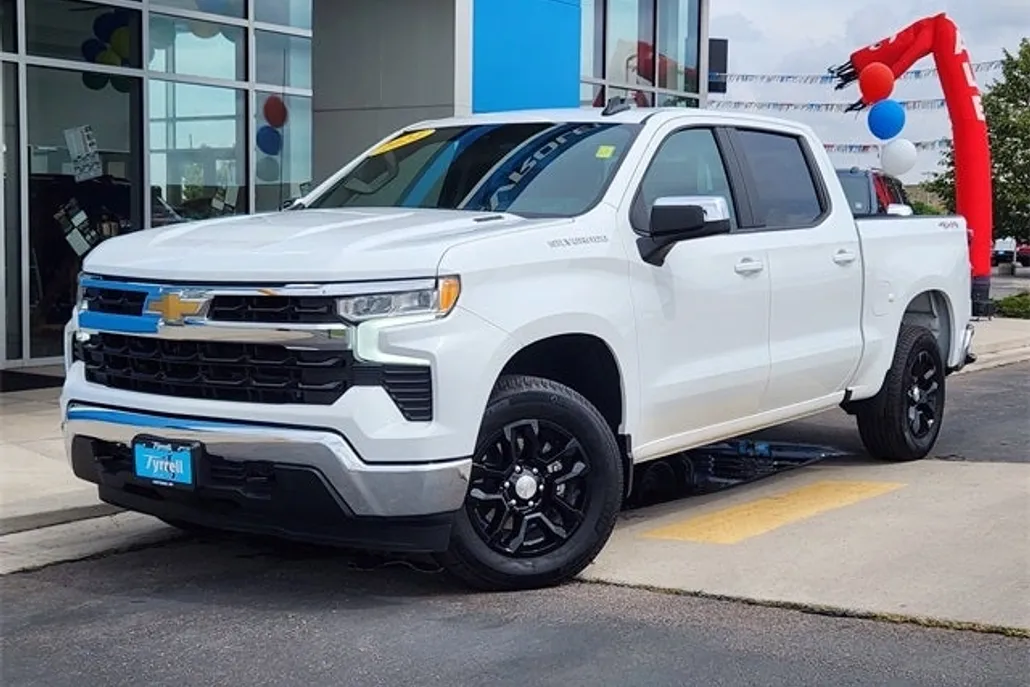2024 Chevrolet Silverado 1500 LT photo 1