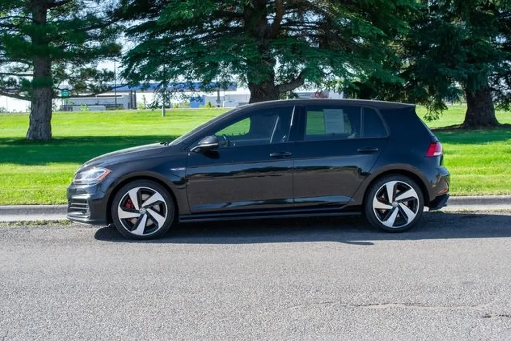 2019 Volkswagen Golf GTI SE photo 1