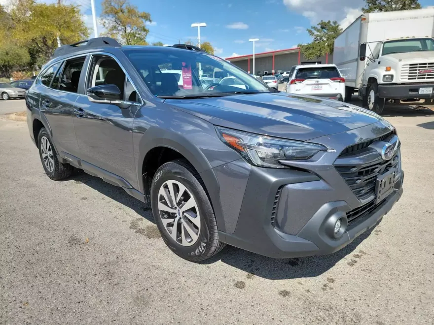 2025 Subaru Outback Premium photo 1