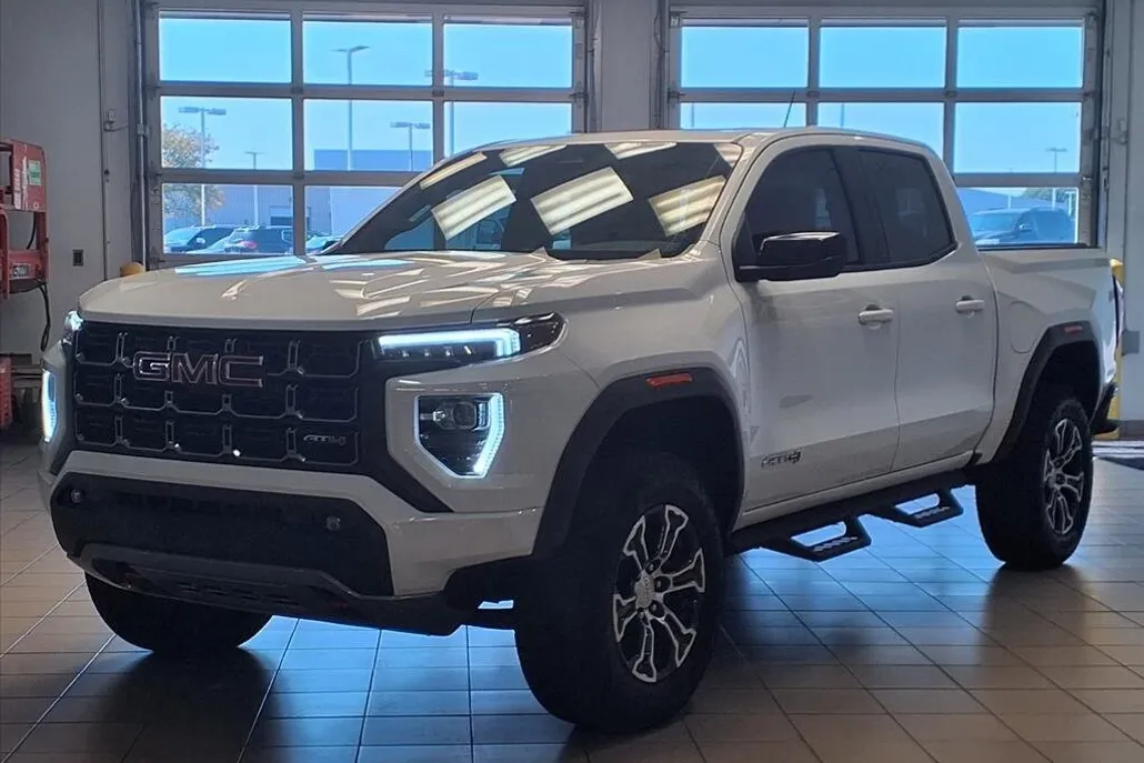2024 Gmc Canyon AT4 photo 1