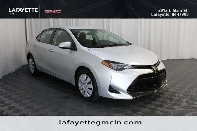 2019 Toyota Corolla LE photo 1