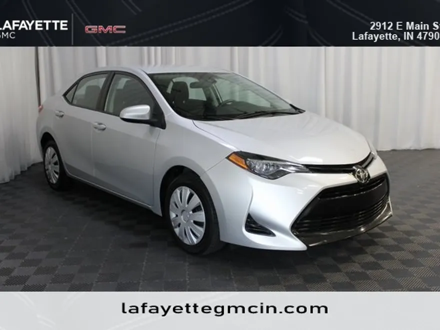 2019 Toyota Corolla LE photo 1