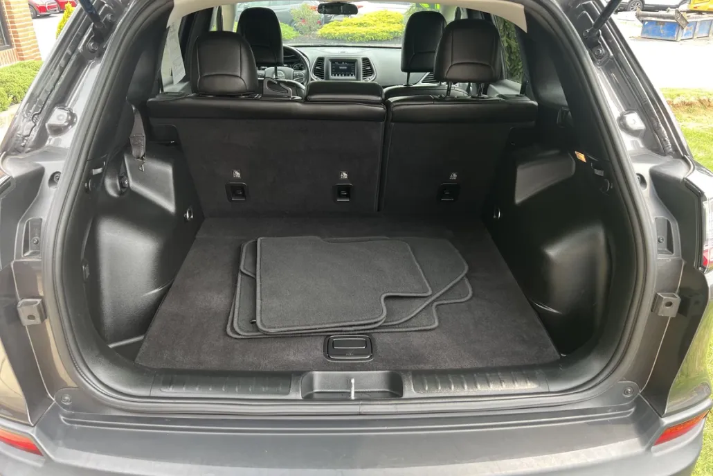2019 Jeep Cherokee Latitude photo 1