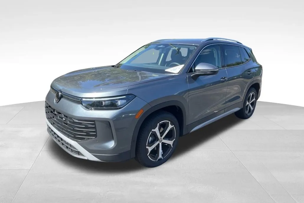 2025 Volkswagen Tiguan SE photo 1
