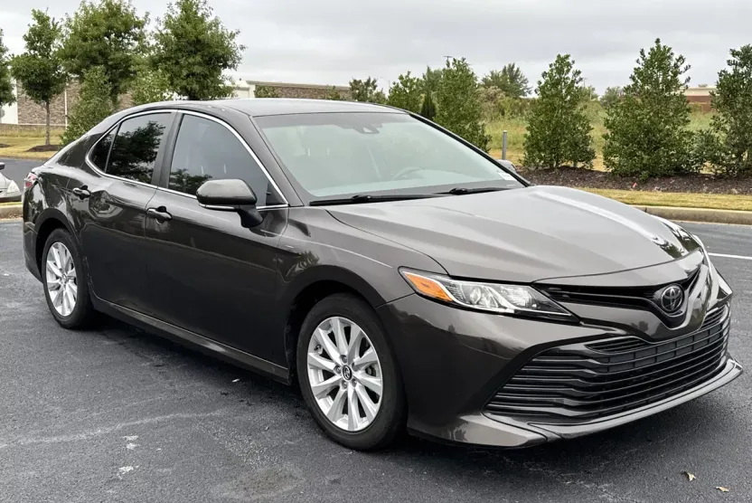 2018 Toyota Camry LE photo 1