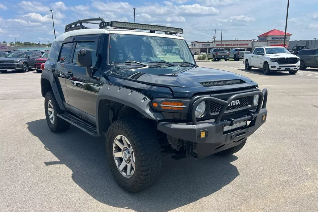 2014 Toyota FJ Cruiser Base photo 1