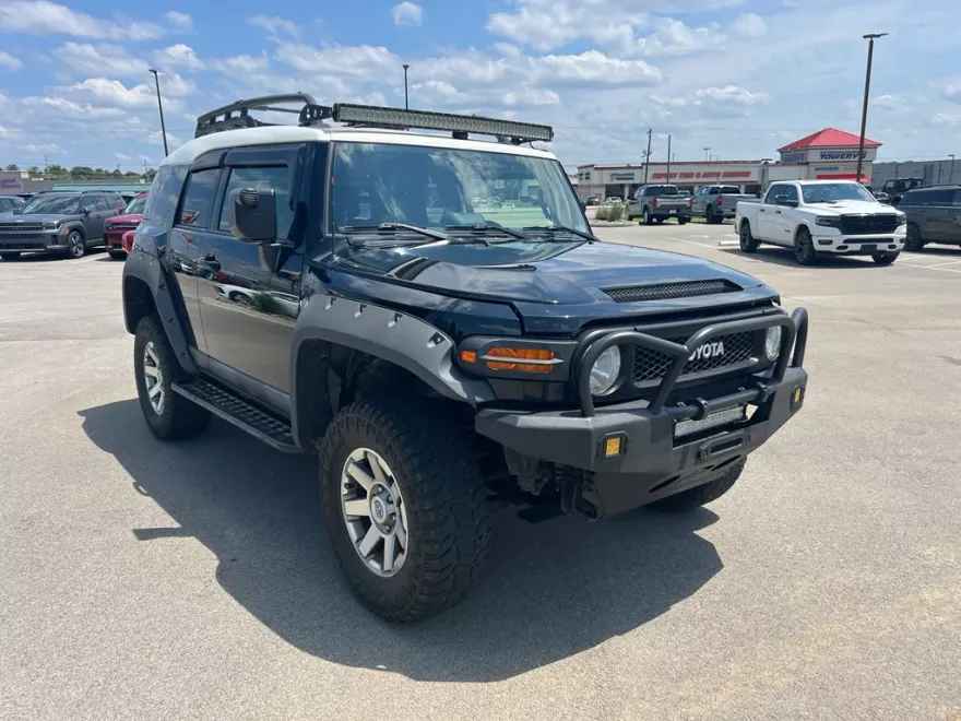 2014 Toyota FJ Cruiser Base photo 1