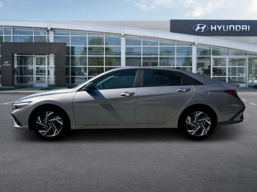 2025 Hyundai Elantra SEL Sport photo 1